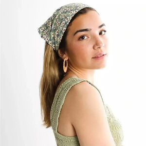 Vintage - Cottagecore Green Floral Triangle Head Hair Scarf / Kerchief